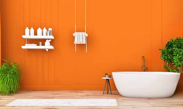 Une salle de bain tendance déco orange.